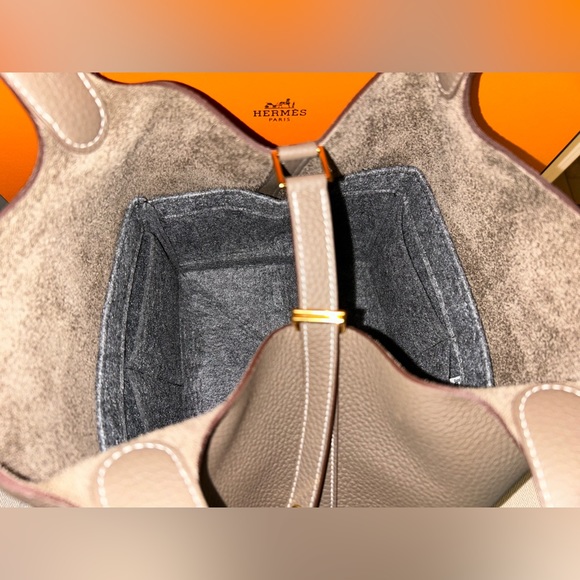 🌟SOLD🌟NEW! NIB HERMES Picotin Lock 22 Etoupe Clemence Gold Hardware *2023* - Picture 11 of 12